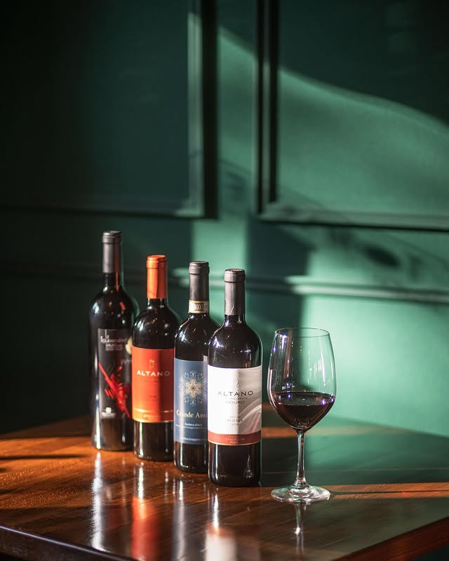 Wir lieben Wein und genau deswegen haben wir mehr als 28 Sorten in unserem Sortiment 🍷 
F